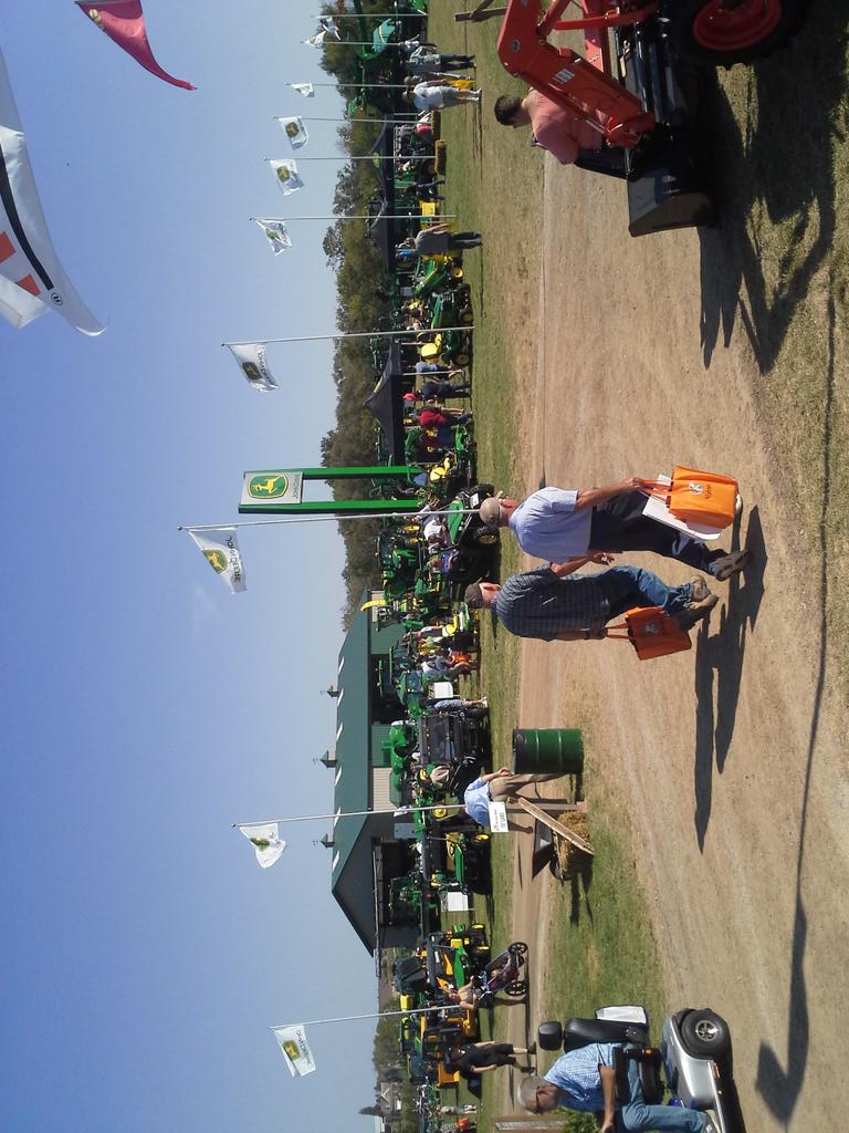Darnell1314's tweet photo. Great day at the farm show (only took pictuers at the john deere place) http://t.co/wMVRgsVWMd