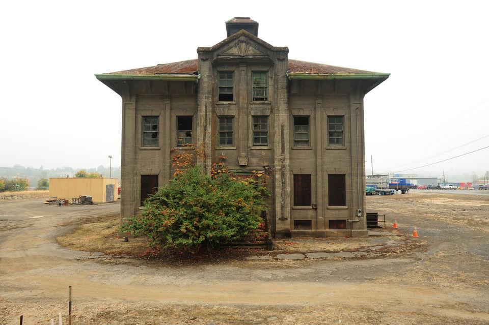 Oregonian's tweet photo. Haunting photos, video go inside doomed Portland Gas &amp; Coke Building  http://t.co/AtUMXL3SOh http://t.co/F0ToKmeA8D