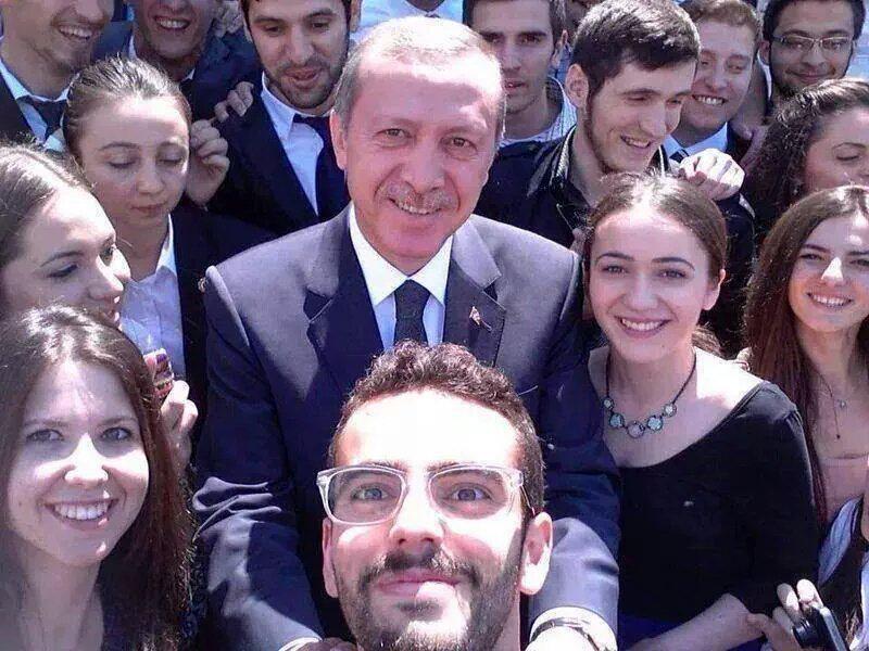 kacsaatolduson's tweet photo. Erdoğan:"Ben hayatımda selfie yapmadım" diyeli bir kaç saat oldu(ama yapmış) http://t.co/BWlL5wNS84