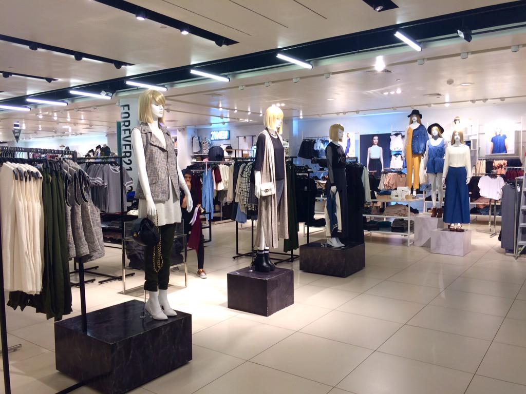 Itsandre28's tweet photo. Our #nowgirl @Forever21 #forever21 #forever21hn #style #visual #merchandiser http://t.co/20kA01XrIi