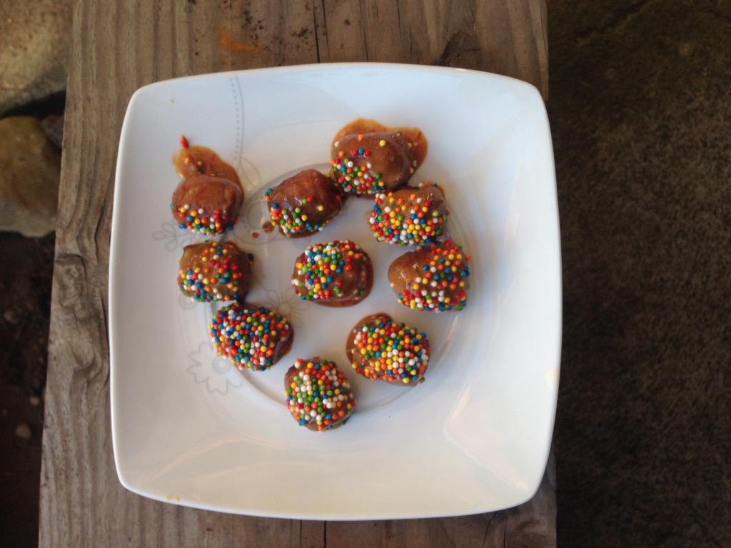felguetach's tweet photo. @yuyacst  Nuestros churros!💗 están súper ricos😸 Saludos desde Chile🇨🇱 http://t.co/Q8k5BUzxVN