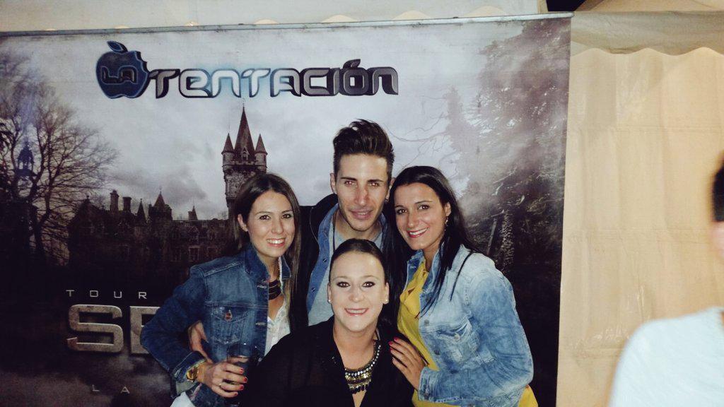 martamontero46_'s tweet photo. Con el guapo de @RaulVazco. #feriabuja #latentacion #raulmolamucho ✌💃 http://t.co/o59fjRYg3e