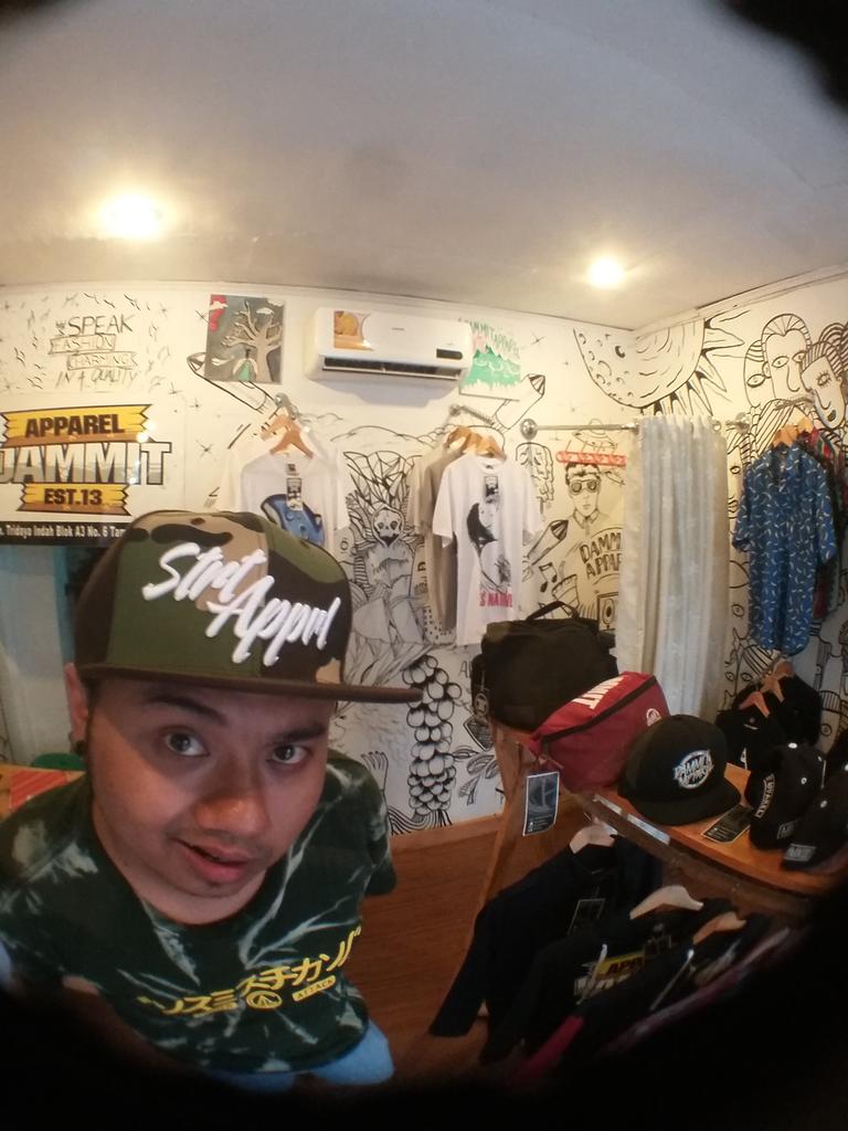 VTRAND_BENEDICT's tweet photo. Follow us @STstreetapparel ^_^ bro... http://t.co/E0NfMvCxeo