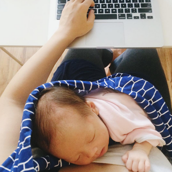 Hotslings's tweet photo. Hard workin' momma and her sleeping babe in the Inset Hotsling. #workingmom #hotsling #babywearing #LOVE #perfectview http://t.co/1Fi2sdm2ME