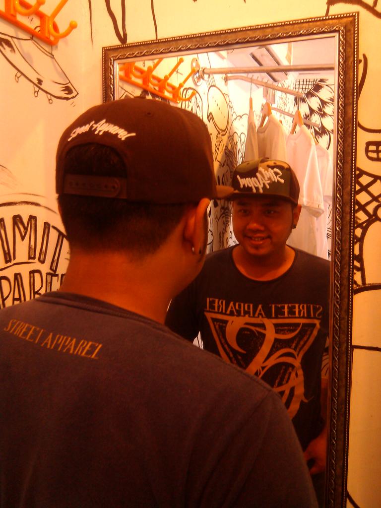 VTRAND_BENEDICT's tweet photo. Follow us @STstreetapparel ^_^ bro... http://t.co/1lvbjaSLBr