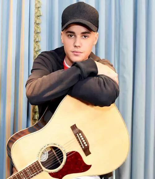 100% gatoooooh mai godi *6* #EMABiggestFansJustinBieber