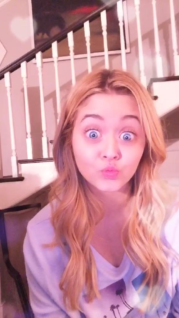 bestsashpics's tweet photo. CUTEST HUMAN EVER http://t.co/1TKRj8yxK8
