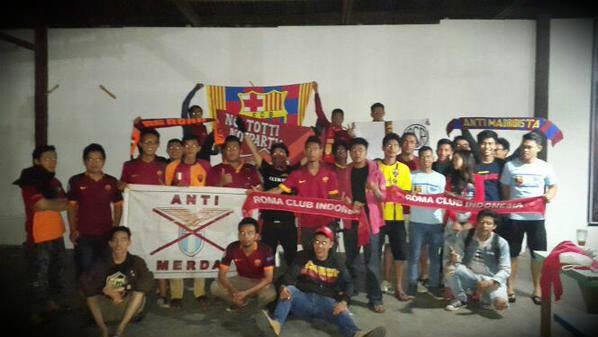 By_erti's tweet photo. @RCI_Minang Suasana nobar #RCIPadang  w/ @INDOBARCA_PDG #RomaBarca 1-1 @RomaIndonesia http://t.co/qmLo64SnZE