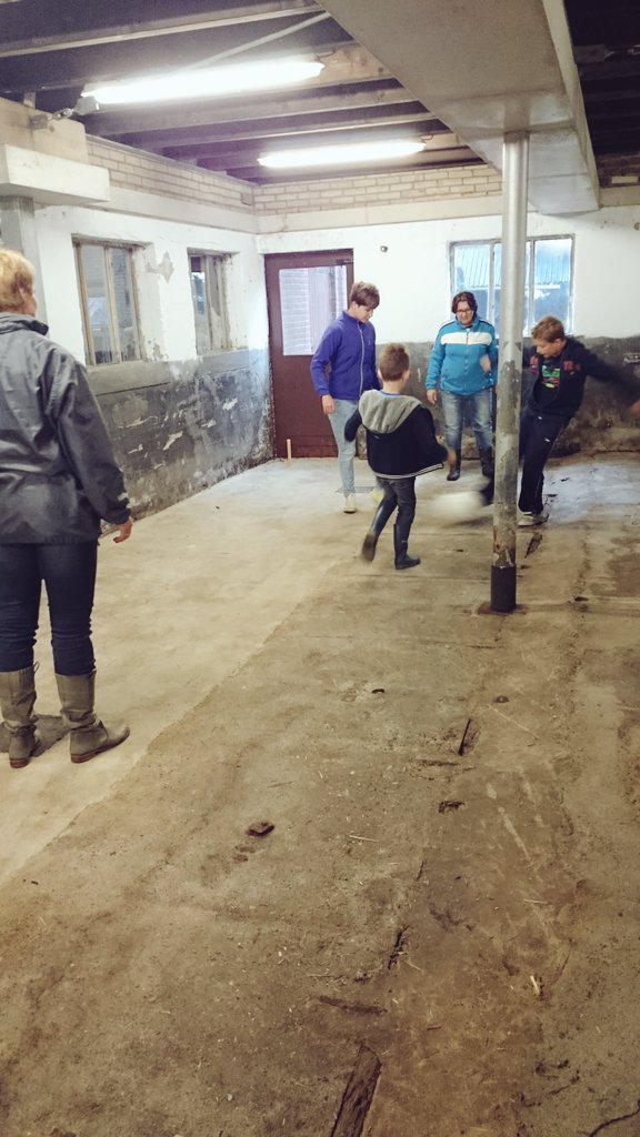 EsFuite's tweet photo. De kids zijn binnen lekker actief geweest vandaag op de @pieperhoeve! #aangepastsporten #rainyday http://t.co/6jqYF7Th9G