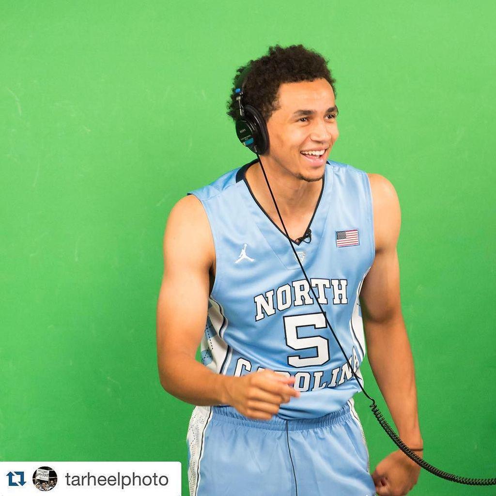 UNC_Basketball's tweet photo. ・・・
@mpaige5 working on some new video board material for the #smithcenter @uncbb #greensc… http://t.co/OVorDaJbI3 http://t.co/AB5WMru71y