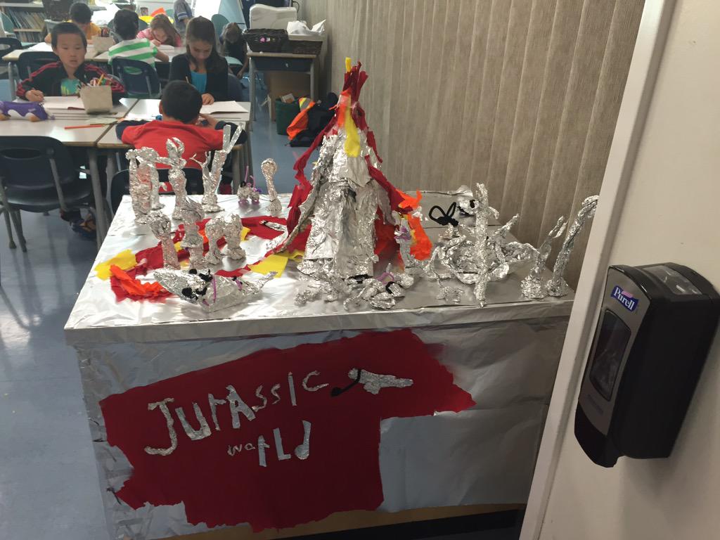 reillycolleen's tweet photo. Jurassic World! Atomic 13 beaker head challenge #beakerhead #atomic13 #tinfoil # grade3 http://t.co/qiX1vfesbn