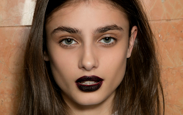 StyleCaster's tweet photo. Goth makeup is trending this fall — here's how to wear it IRL: http://t.co/86OX9Cu4xH http://t.co/QUGlLz64WU