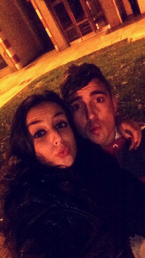 isabelMeleroo's tweet photo. Buena noche de cineeee🎬🎥 @asierucho7 http://t.co/dXIX7nXLA5