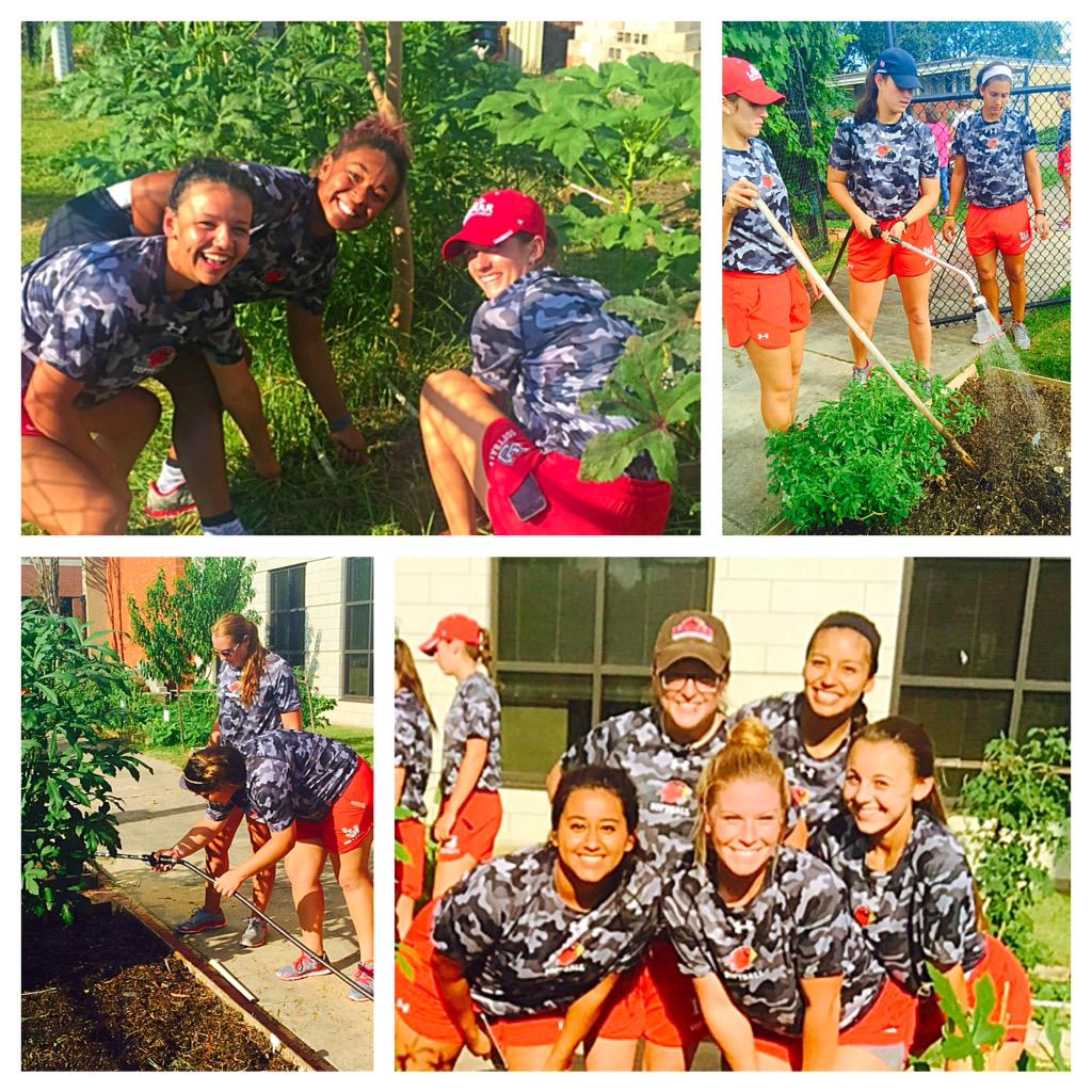 LamarSoftball's tweet photo. Having no fun on our off day at the community garden on campus! #LUSB #PeckEm #giveback http://t.co/CagA2tbagg