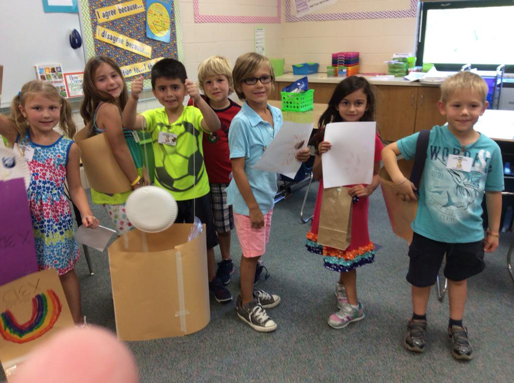 MrsKstemtweets's tweet photo. First graders make backpacks, bags, &amp; pouches to learn the Engineering Design Process @WoodsCreekD47 http://t.co/An16JHAJsX