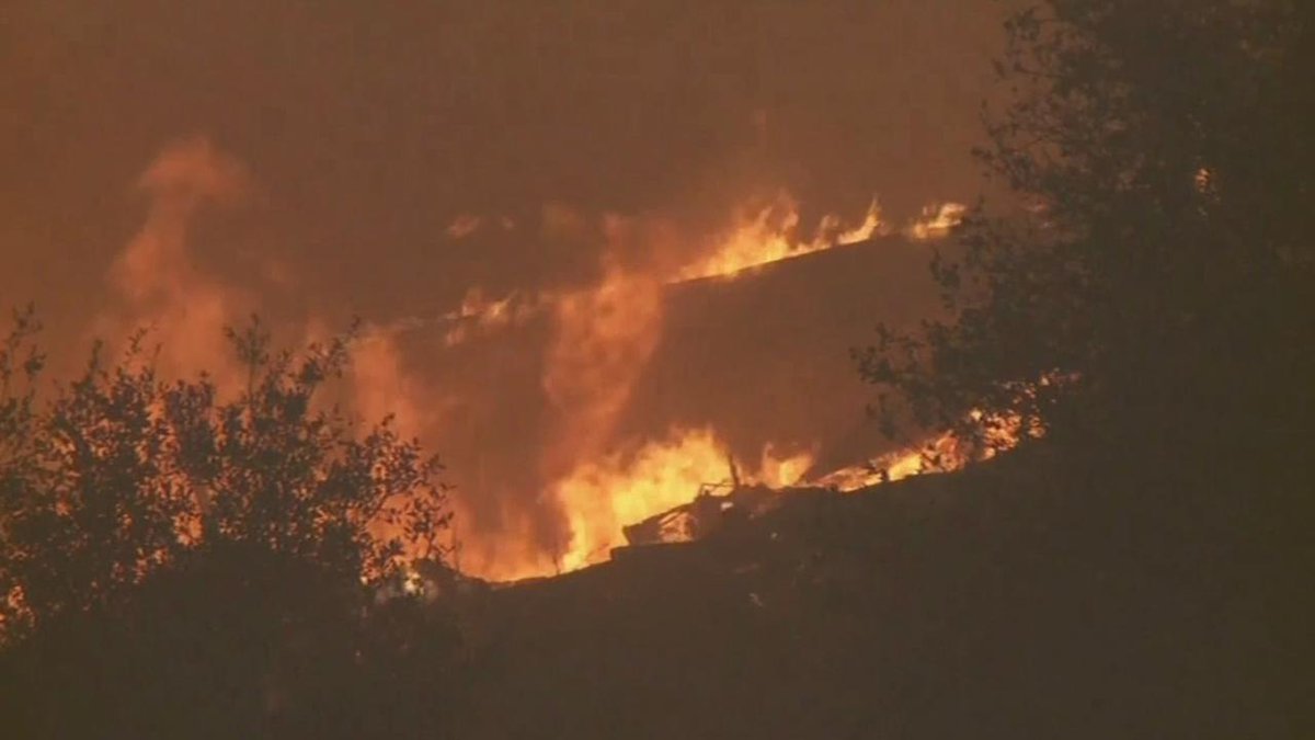 heathbar_trickr's tweet photo. Just 100 miles away from where I live #califires http://t.co/u6l0kRS8I4