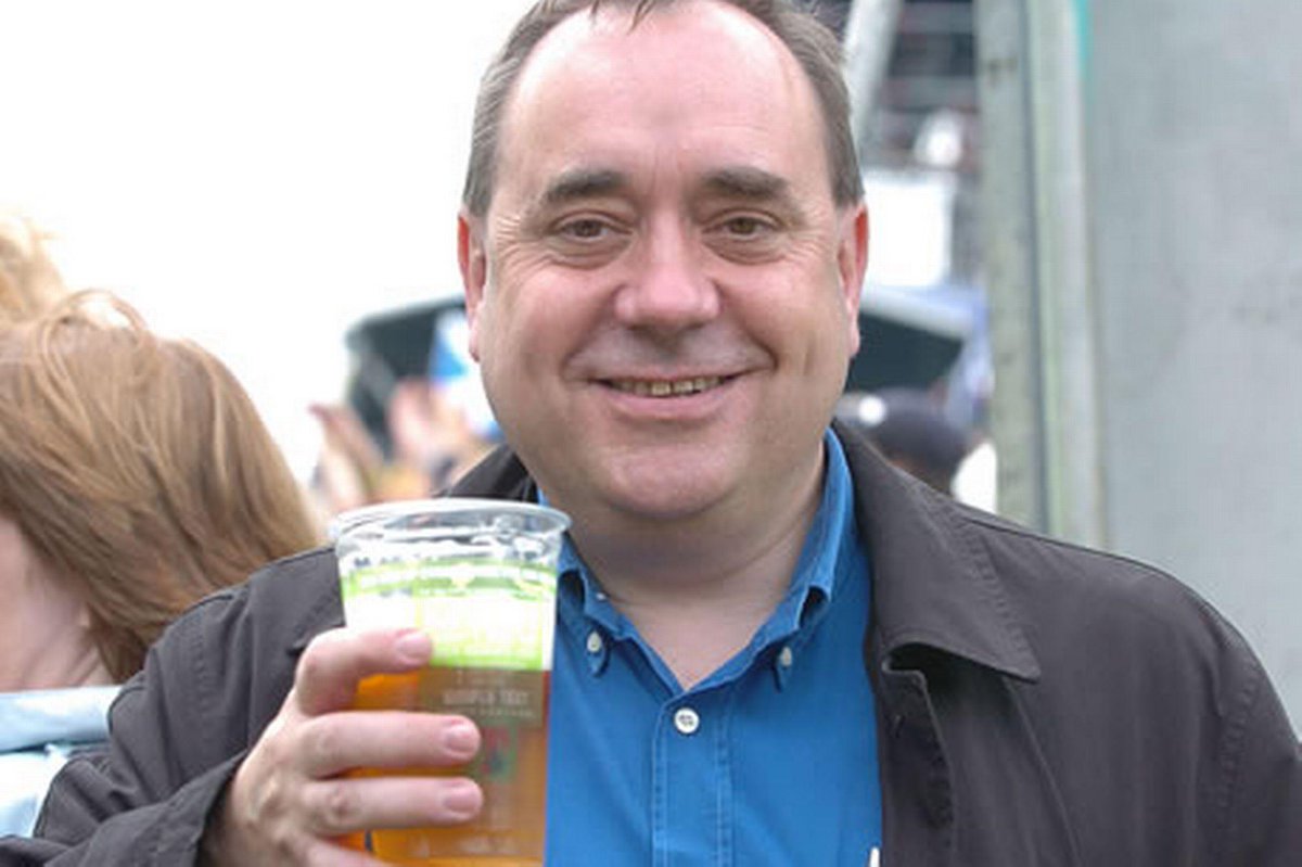 AlexTheSalmond's tweet photo. Been a long year off - but it's good to be back, annoying the f**k out of everyone #IStandWithDifficulty #TopLeader http://t.co/IcGcLYLukb