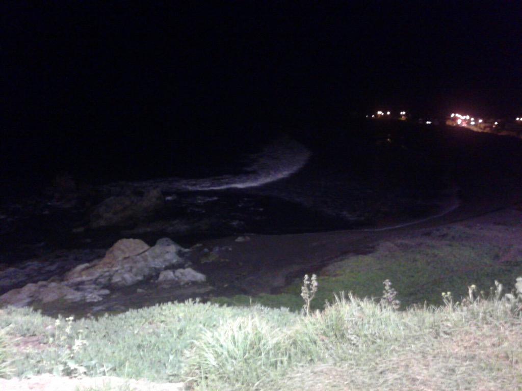 unamacarron's tweet photo. #AlertaTsunami Desde Pichilemu @biobio http://t.co/wulX0hUmdo