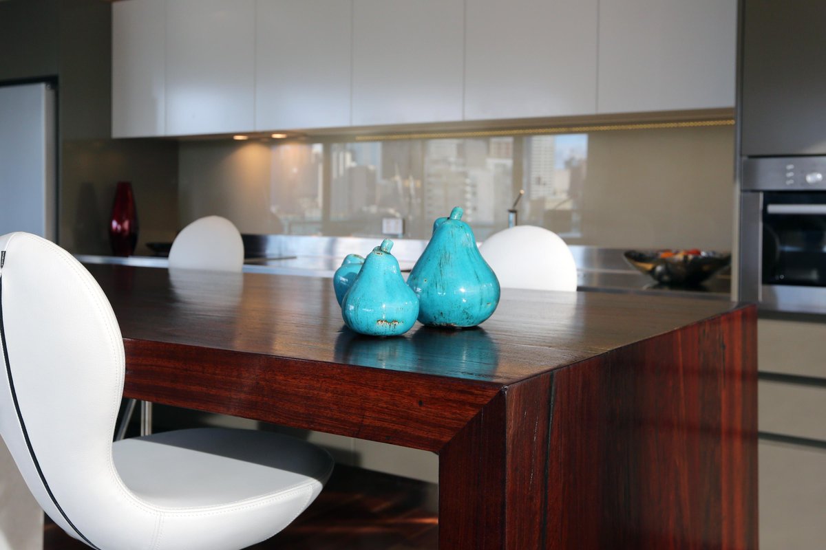 tkpkitchens's tweet photo. The owners of this Docklands apartment wanted an organically streamlined design:  http://t.co/zdtplLJhNf http://t.co/l01FC0f3ne