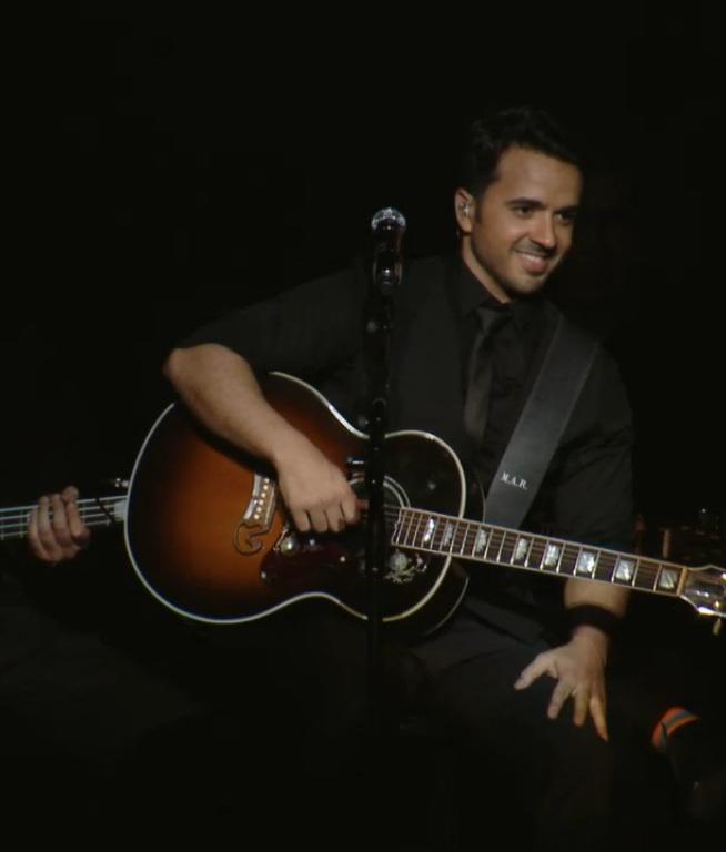 3110Marisolno's tweet photo. #17AnosConFonsi que felicidad ojala que nos de muchos mas a las fonsifans http://t.co/57USnDhtN2