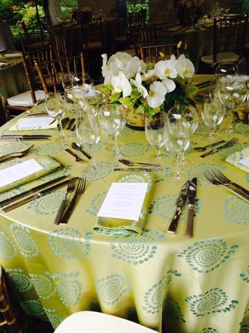 FabulousEvents's tweet photo. A big thanks to Nancy for sharing this pic. Kiwi/Aqua crop circles. #fabulousevents #rsvpevents #linens http://t.co/EzkvYzwssV