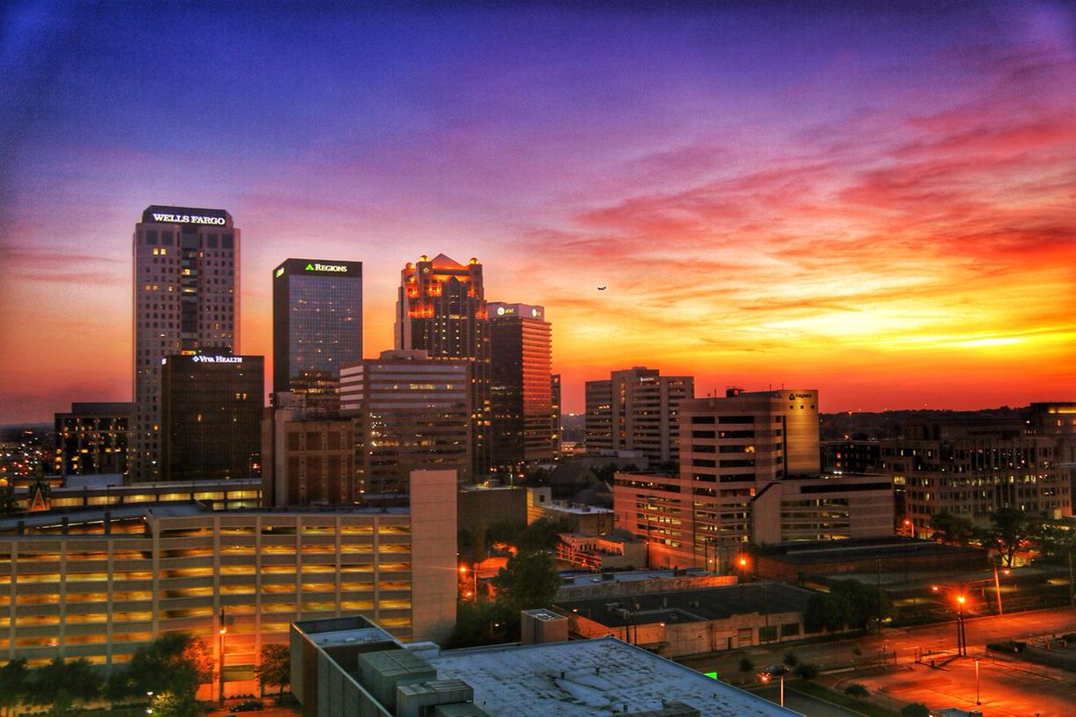 mattyx7's tweet photo. Birmingham Sunsets 👌🏻 @spann http://t.co/1GkPMuJ3XQ