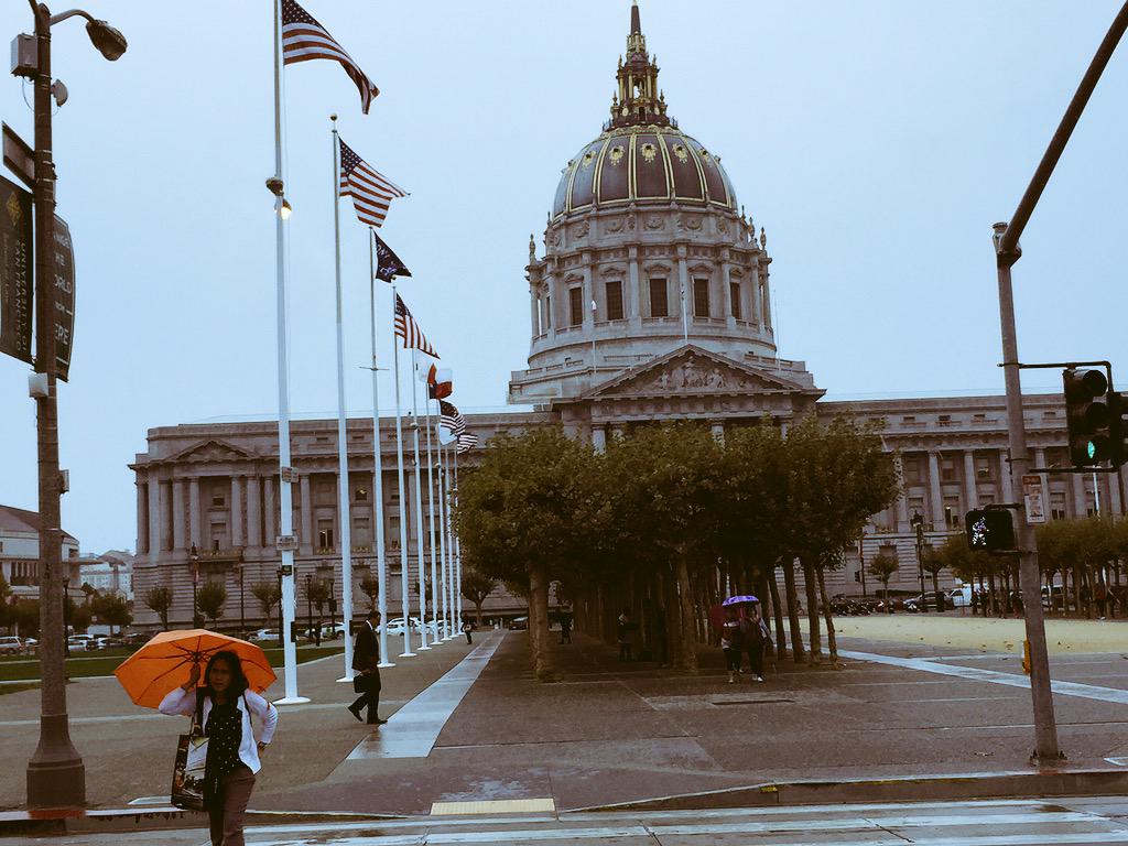 MySFPUC's tweet photo. It's nice to see umbrellas again! #rain #droughtsf π¦βοΈ http://t.co/6EgyAkRSAO