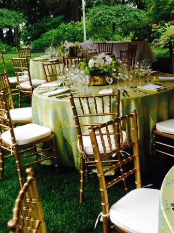 FabulousEvents's tweet photo. Another great pic of our Kiwi/Aqua crop circles linen. #fabulousevents #rsvpevents #linens http://t.co/dtCJlBEhci