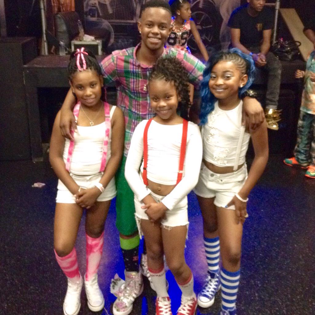 tiara_skyy0's tweet photo. We had a ball opening for Silento #checkusoutonyoutube #destinysperfectcreation #teamdpcgirlz #wedothis4real http://t.co/rAy3LWEhZw
