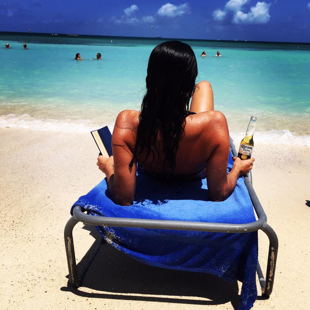LainieBuckles's tweet photo. This doesn't suck. #Corona #BeachLife #DiviAruba http://t.co/0vkLMaT8xe