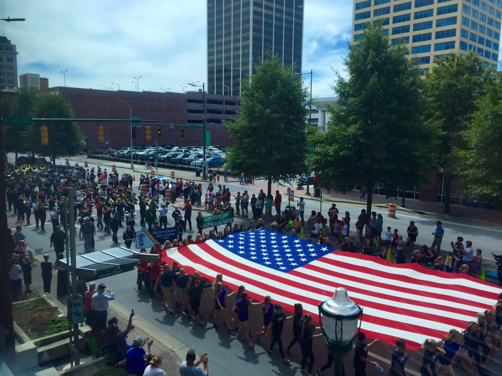 fowler_sheryl's tweet photo. Chattanooga Tribute Parade SDHS Marching Band - #ChattanoogaUnite #ChattanoogaStrong @SoddyDaisyTN http://t.co/AYwr8fHE5m