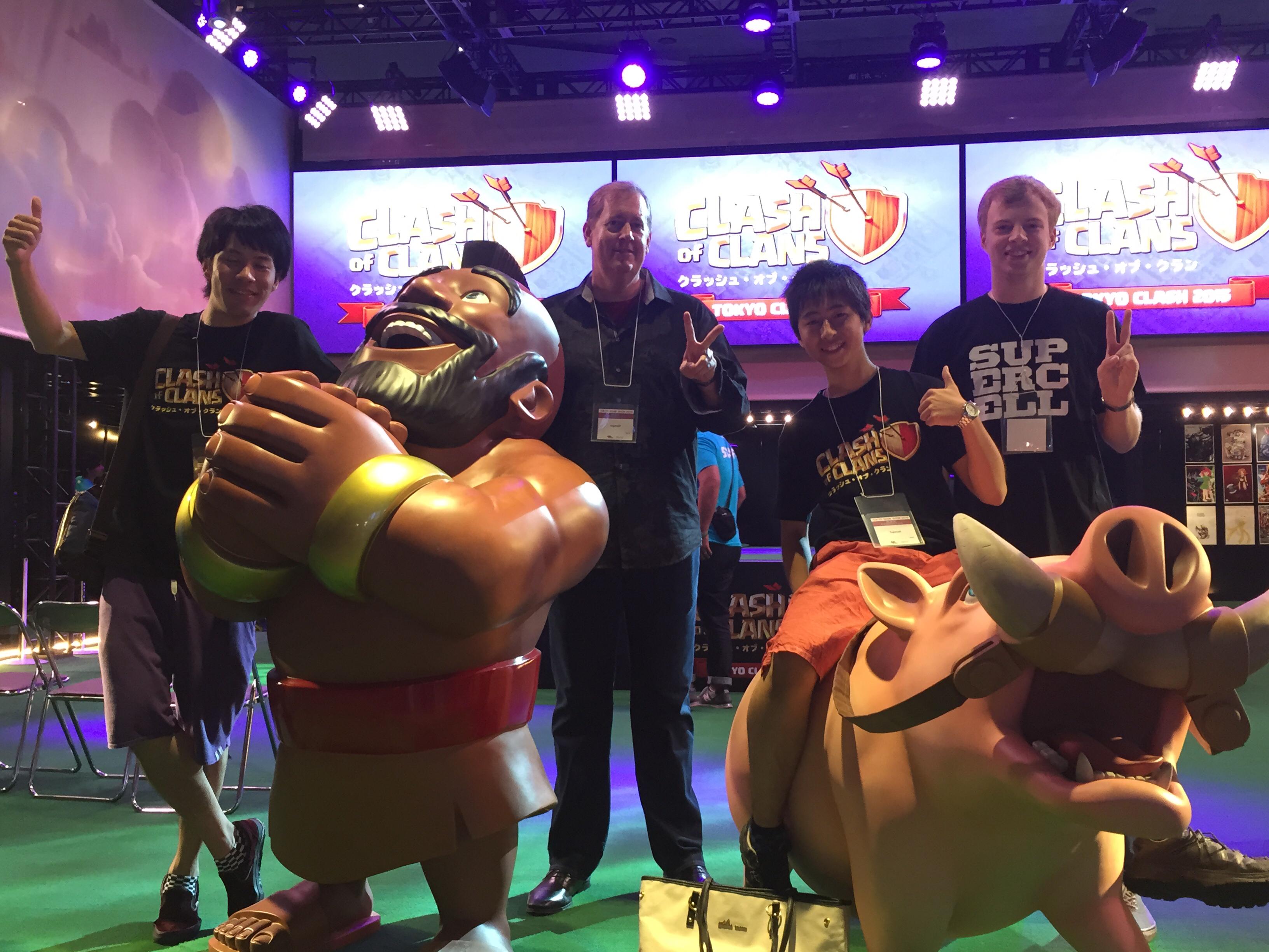 クラッシュ オブ クラン公式 東京ゲームショウ開幕 クラクラ Tokyoclash 左からドズルさん Galadon きおきおさん Chief Pat Http T Co 52stpmdnai Twitter