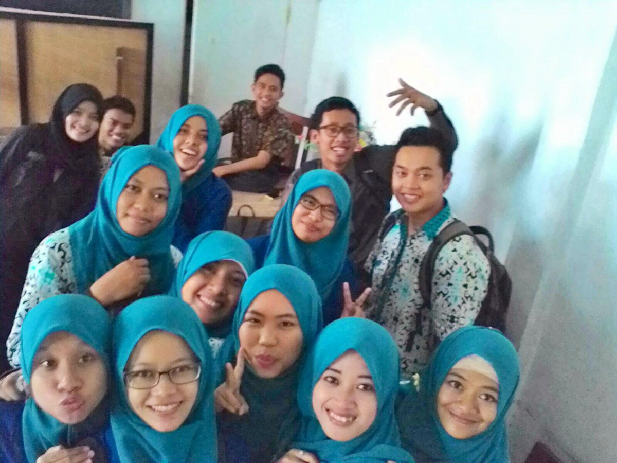 upikandini's tweet photo. Berkat kalian ppl terasa menyenangkan, thanks kliks! ;) http://t.co/aKN1M5Flwn