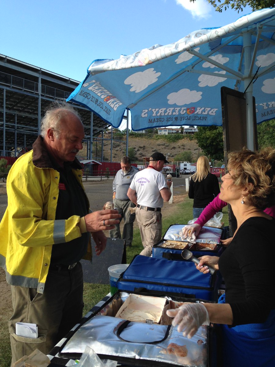 OkanoganComplex's tweet photo. @BenJerrySpokane IC #DaveLeitch at #OkanoganComplex and #firefighters enjoyed your #icecream today! http://t.co/zXhVOXvnf3