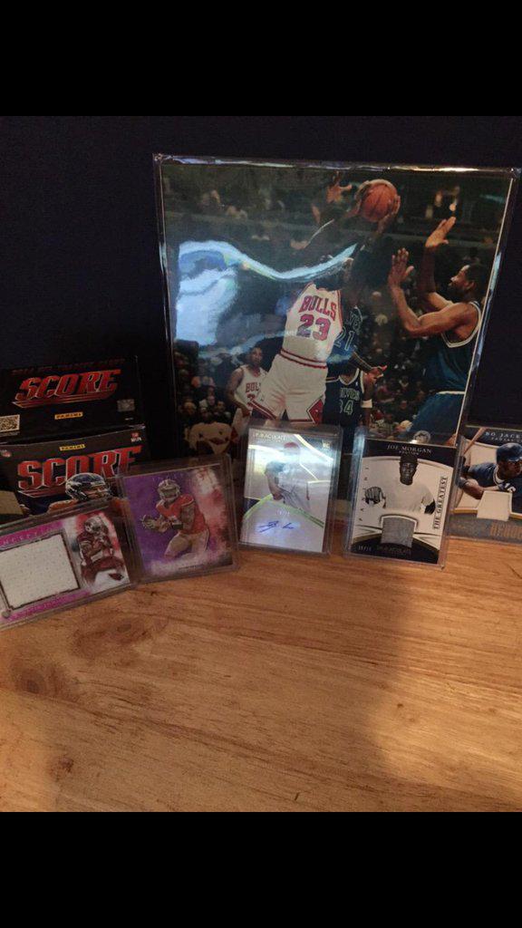 bthawks's tweet image. Hey guys @ShowcaseBreaks is doing a sick raffle!$10 a spot 6 left.Every1 is guaranteed something!Let's help them out!