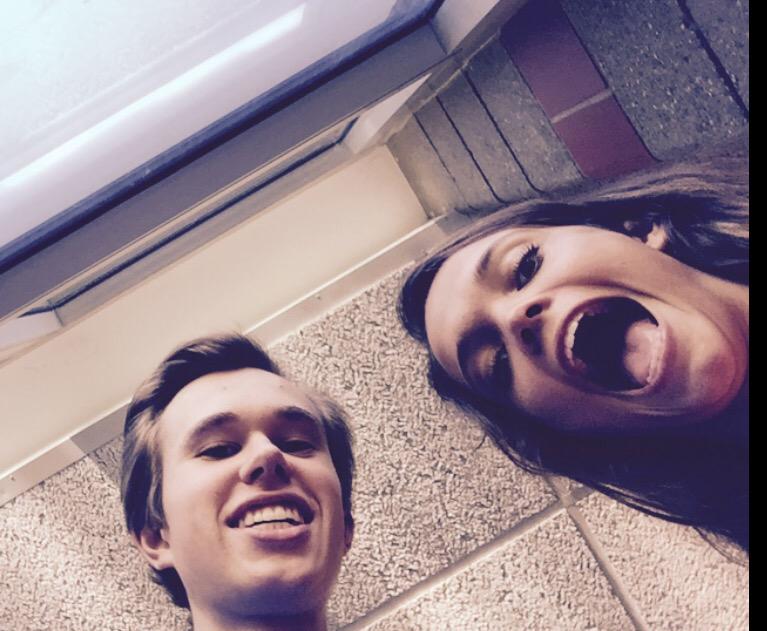 derick_sullins's tweet photo. Homecoming queen at her finest 😂😭 @SaraD_xoxo  ft @ghthefreak http://t.co/uAgIBwoFX3