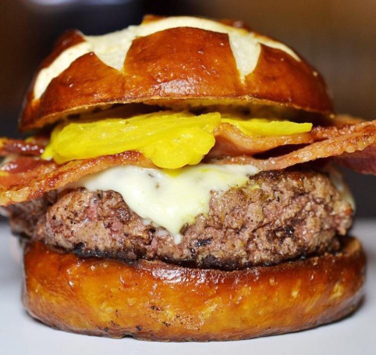 5 Napkin Burger tweet media