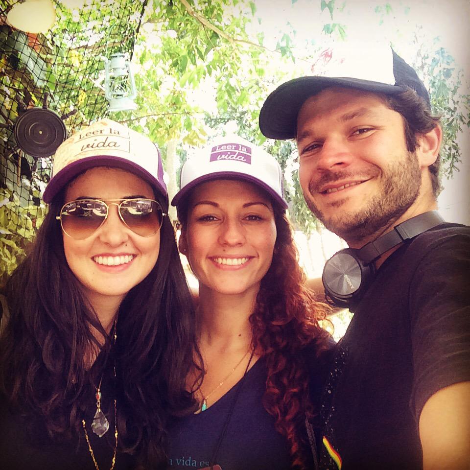 sari_medo's tweet image. Leer la vida entre amigos #FiestaDelLibro