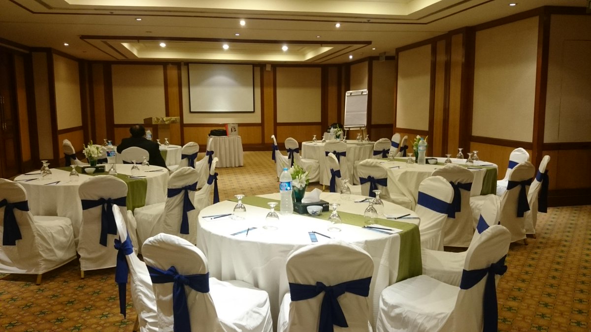 mansoor_soomro's tweet photo. All set to kick-start the workshop on 'Customer Empathy' for an OMC @LMGonline #LearnInStyle #LearningZone http://t.co/MEEjnrDwMp