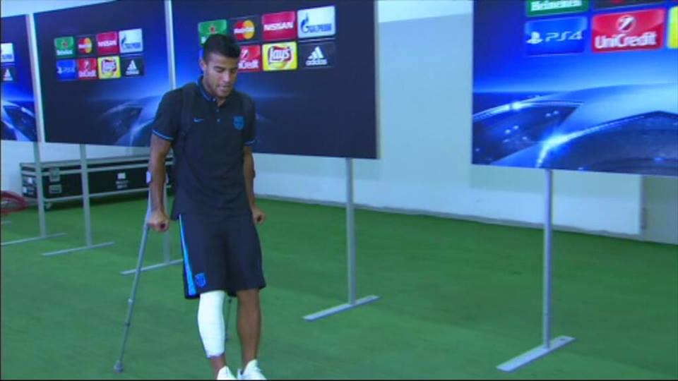 WACSW's tweet photo. Wish u speed recovery mate @Rafinha http://t.co/C46C2TITH2