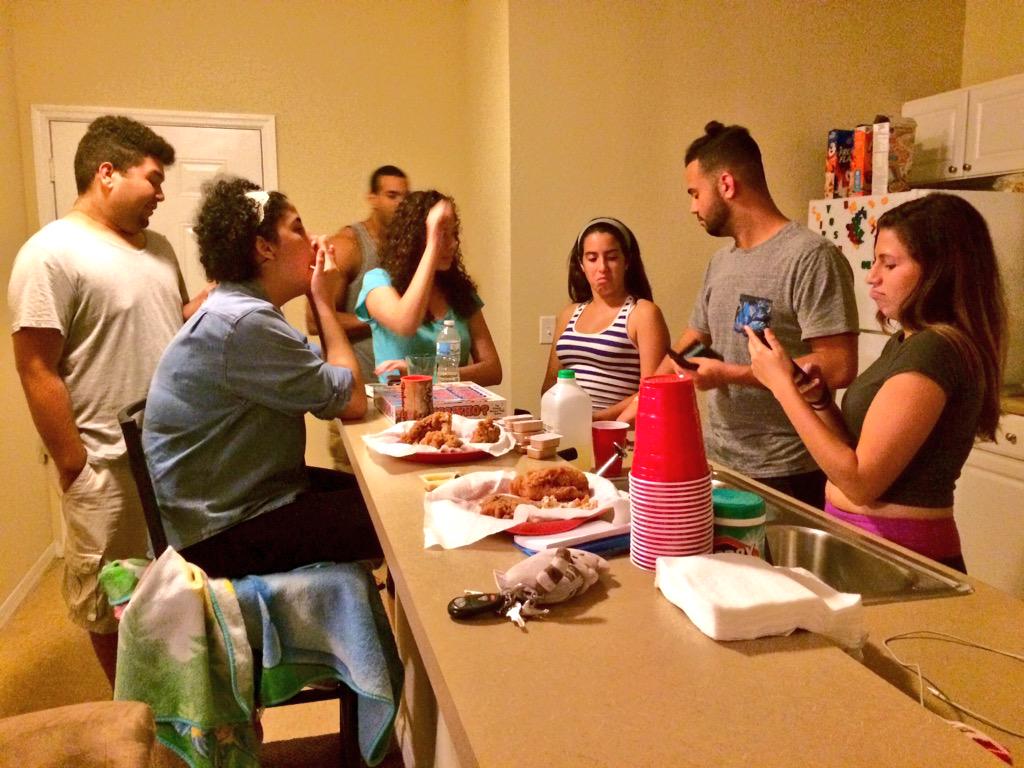 InterVarsityHCC's tweet photo. LaFe tonight is meeting new people and sharing food! Pray for us as we get to know Latinos at HCC. #IVHCC http://t.co/JDQkSwTzc7