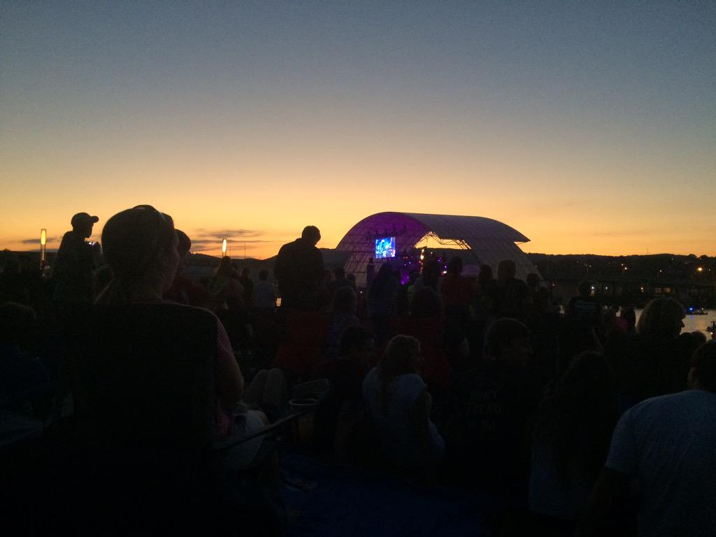 ReporterHannah's tweet photo. Among the thousands at the #chattanoogaunite concert tonight! What a beautiful sunset behind the stage! http://t.co/PXCzWoobWD