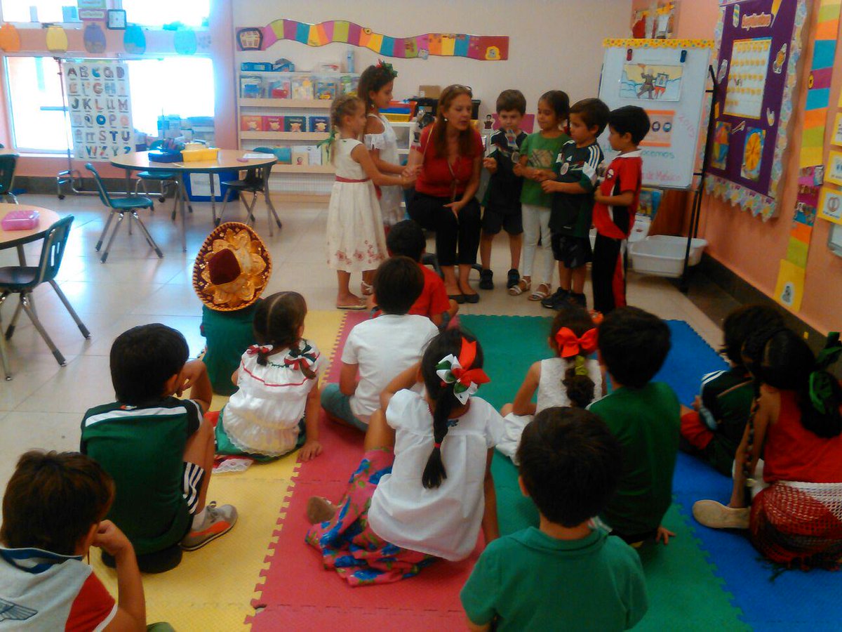 MsMoniBasfm's tweet photo. Learning about Mexico´s Independence #Kinder #Spanishclass @ASFMELEM @CecyChavarriL http://t.co/Jtcert2Uqn