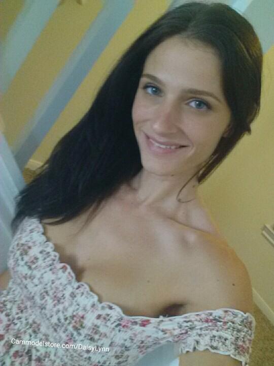 LIVE on #Streamate ;) http://t.co/pNPqfvhGuT http://t.co/PqOJsIOQc6