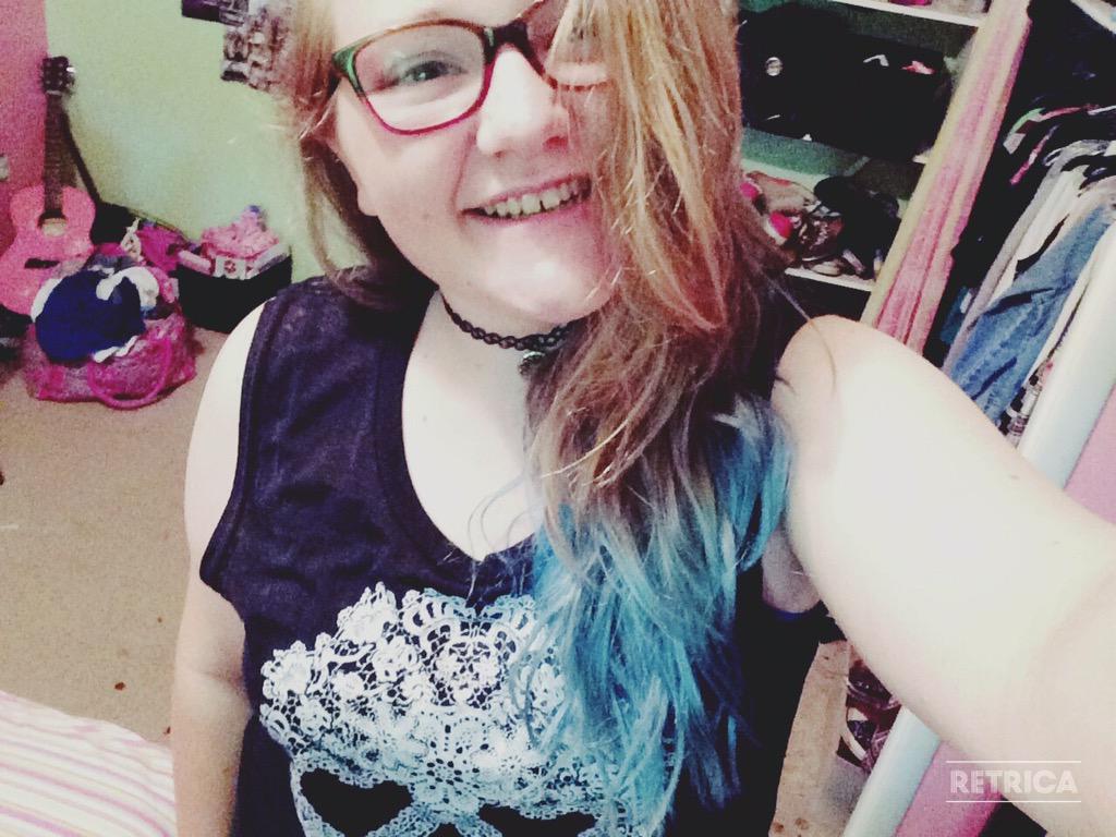 badomensashton's tweet photo. Mikey you inspired me to be myself and dye my hair. Thank you for helping me show people the real me❤️ #dyeformichael http://t.co/e6hE2VROQh