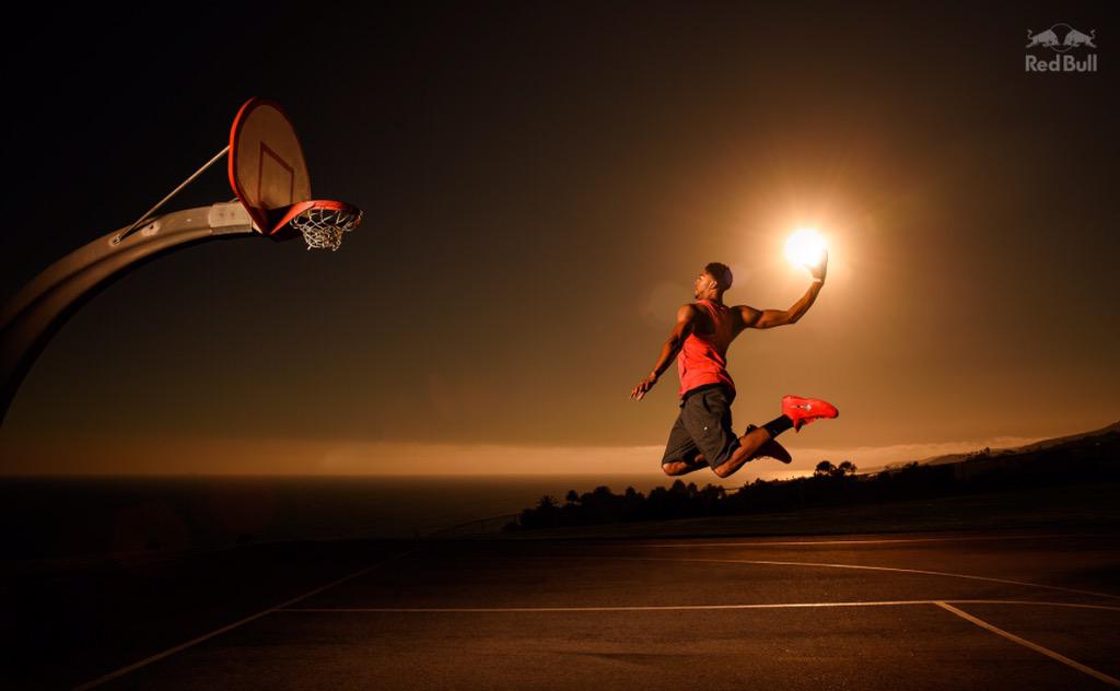 darrenrovell's tweet photo. Red Bull commissioned @AntDavis23 to use the sun as a ball &amp; photographer @dustinsnipes to shoot it http://t.co/bjHfdGC49Z