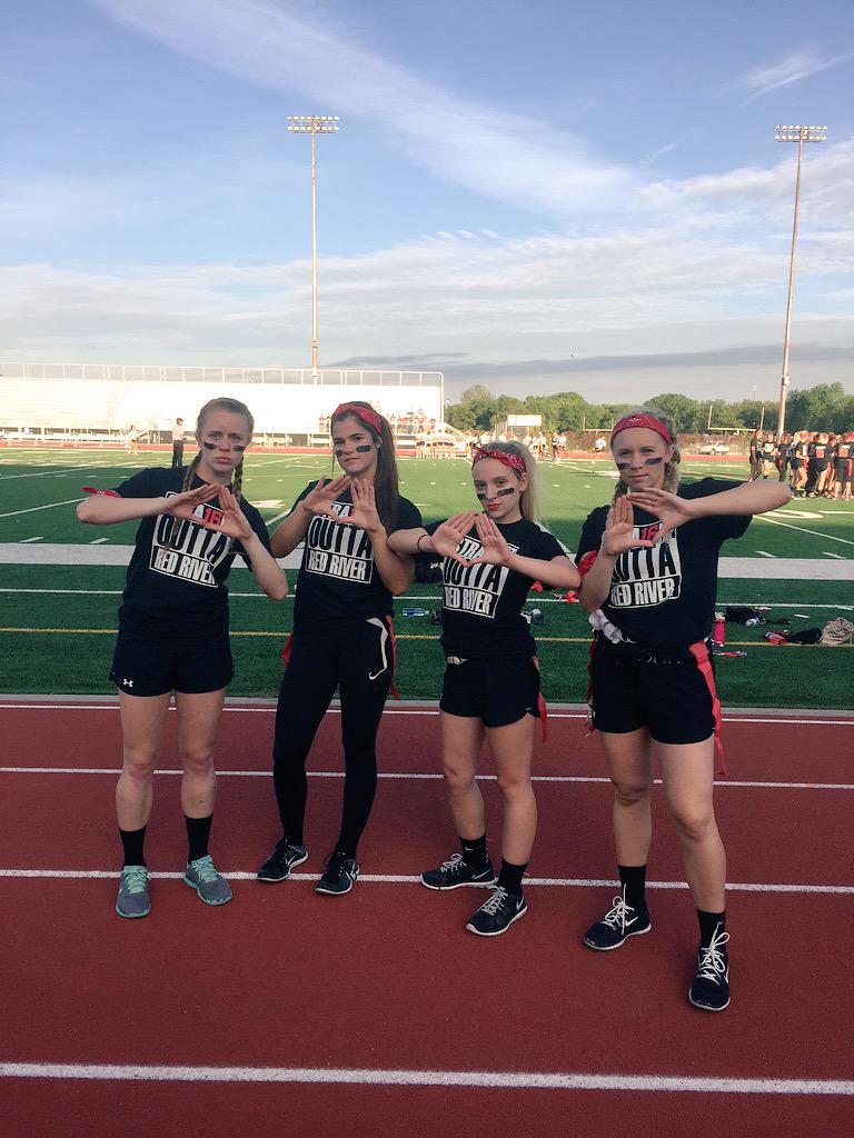 Congrats to the 2016 girls on their win! As always our officers are showing their DECA pride #StraightOuttaRedRiver 🔷