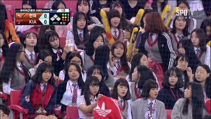 요즘 여고생들 입술 빨갬 | 인스티즈