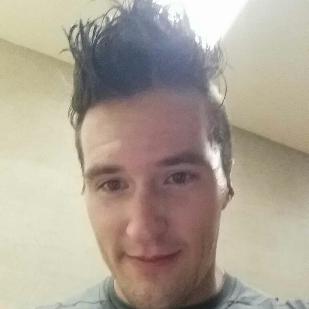 RyanwithaB's tweet photo. Squash hair #worldshealthiestsport #caloriesburned #squash @lifetimefitness http://t.co/u07vAYYZku