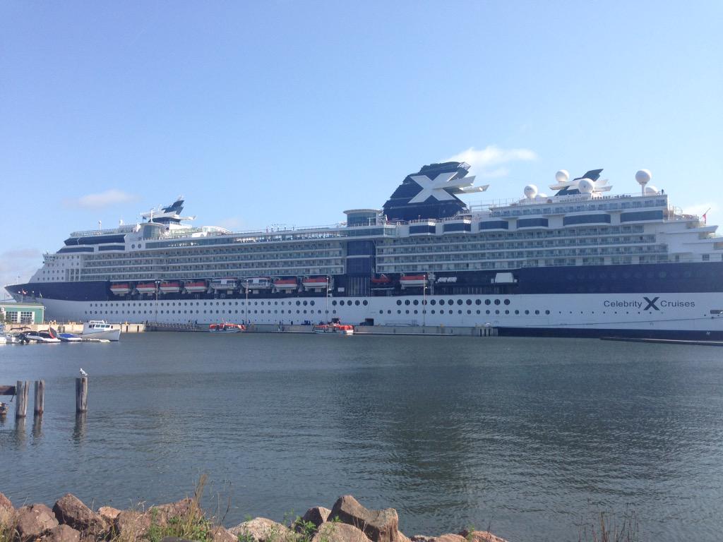 KyleSchellen's tweet photo. Is this the ship StFX spoils its alumni with? If so...take me home captain!! 😆 #StFX #CruiseShip #Charlottetown #PEI http://t.co/ssjAgGlGef
